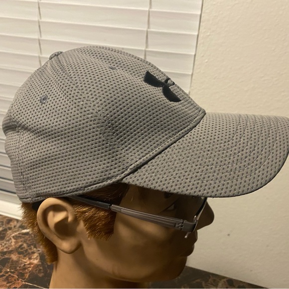 Under Armor Men’s Gray/Black Hats Size Medium/Large - Picture 7 of 12